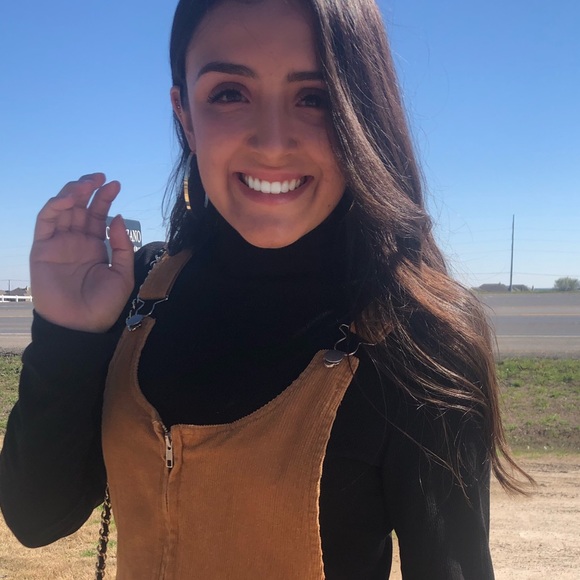 Meet your Posher, Hannah - Picture 1 of 1